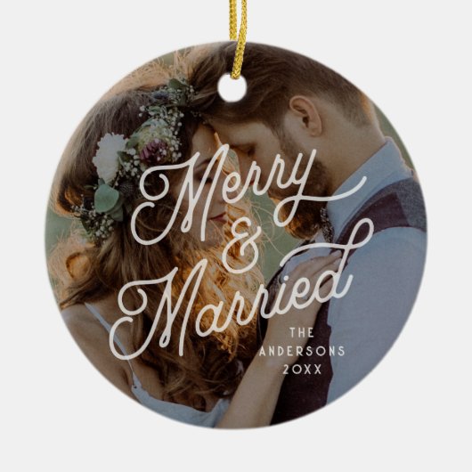 モダンレトロメリーと結婚した写真はっきりしたScript セラミックオーナメント (正面)