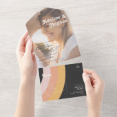 モダンレトロ70のレインボーダークフォトシールと送信 オールインワン招待状 (貼ってはがせる)