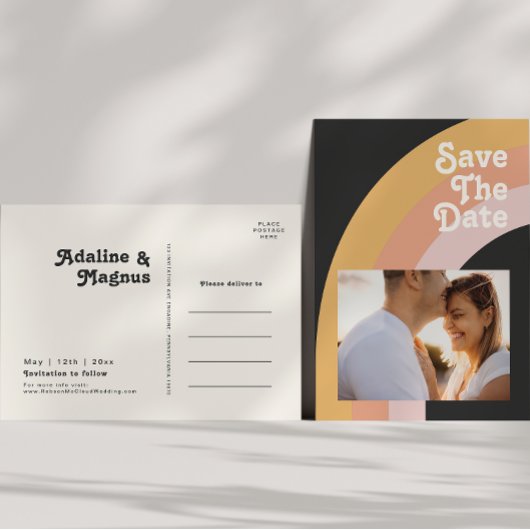 モダンレトロ70年代虹色ダークフォト セーブザデート インビテーションポストカード