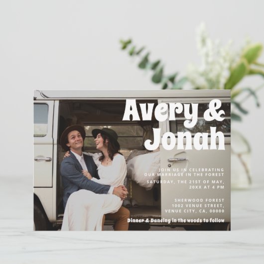 モダンヴィンテージはっきりしたタイポグラフィ写真結婚の 招待状 (スタンド正面)