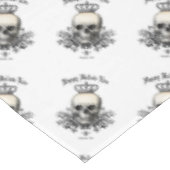 モダンヴィンテージハロウィンスカルと王冠 テーブルクロス (アングル)