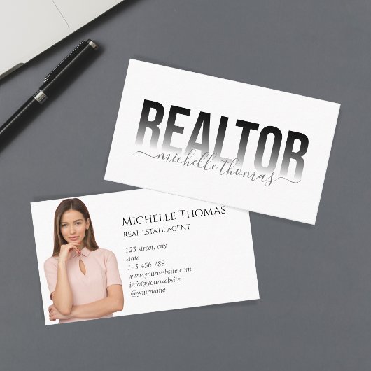 モダン不動産仲介業者実在プロフェッショナル写真 名刺