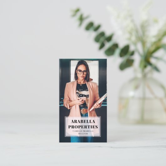 モダン不動産仲介業者実在写真 名刺 (スタンド正面)