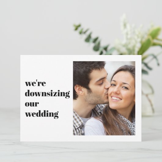 モダン写真ミニマル我々は我々のサイズを縮小して結婚いる 案内状 (スタンド正面)