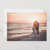 モダン写真結婚付きベージュのサンキューカード 招待状 (裏面)