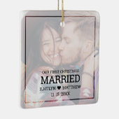モダン初めてのクリスマスの結婚した色あせた写真 セラミックオーナメント (右)