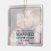 モダン初めてのクリスマスの結婚した色あせた写真 セラミックオーナメント (左)