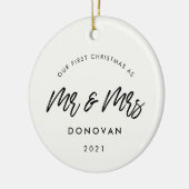 モダン初めてのクリスマスの結婚写真 セラミックオーナメント (左)