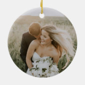 モダン初めてのクリスマスの結婚写真 セラミックオーナメント (裏面)