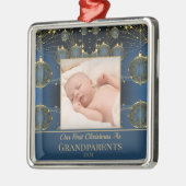 モダン初めてのクリスマスの青パターン メタルオーナメント (左)