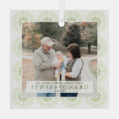 モダン初めてのクリスマスを祖父母の写真 ガラスオーナメント (裏面)