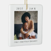 モダン初めてのクリスマス婚約した写真 セラミックオーナメント (右)