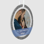 モダン初めてのクリスマス婚約した2枚 オーナメント (正面)