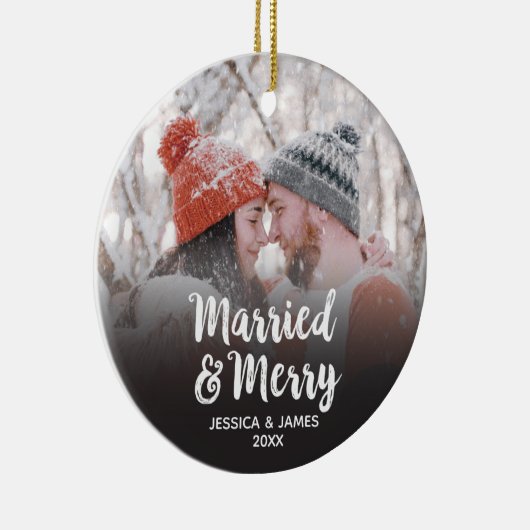 モダン初めてのクリスマス結婚したと写真メリー セラミックオーナメント (右)