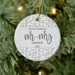モダン初めてのクリスマス結婚したは贈り結婚物を愛する セラミックオーナメント<br><div class="desc">"愛モダン"という言葉のタイポグラフィをフィーチャーし、新しいミスターとミセスの姓と彼らの初めてのクリスマスのために、このシックなデザインをパーソナライズ。Wordsことわざ「私たちの初めてのクリスマスはMr.年とともに見つかる。」背面の写真を新しい写真に置き換え結婚ること結婚も可能。何年も記念に大切にするもの来。</div>
