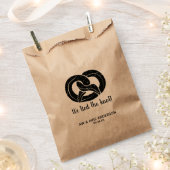 モダン台本はKnot Pretzel'sを結びつけ結婚た フェイバーバッグ (クリップ留めされた状態)