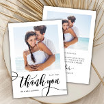 モダン大お洒落文字2写真結婚の サンキューカード<br><div class="desc">お洒落Bohoモダン書道台本2写真の結婚サンキューカード。シックスタイリッシュな結婚渦巻形の感謝していテンプレートは、白と黒の手のレタリングタイポグラフィのブラシのフォントスクリプトをスイングし、文字"ありがとうあなた"と前面に完全な垂直方向の写真を特集お洒落。反対側の事前に作られたメ感謝していッセージと1枚の写真。簡単にあなたの名前とメッセージ感謝していをパーソナライズする。ノートもしを手書きしたい場合は、サンプル文字を削除して宇宙を増やす。おもしし救済まは合わせ品連絡が欲しい！</div>