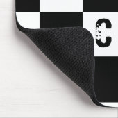 モダン市松模様に黒と白のアルファベット マウスパッド (コーナー)