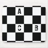 モダン市松模様に黒と白のアルファベット マウスパッド (正面)