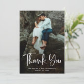 モダン感謝してい |白いスクリプトと結婚の写真 サンキューカード (スタンド正面)