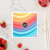 モダン抽象芸術レインボー波とロゴ スタンダードカクテルナプキン (インサイチュ)