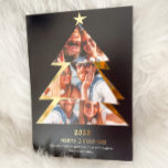 モダン抽象芸術三角形の写真クリスマスツリー 箔シーズンカード<br><div class="desc">メリークリスマス!抽象芸術モダン三角形の写真クリスマスの木とクリスマスのことわざのパターンを喜び、愛、平和と信じに、雪の結晶とミスタレトゥとファララの黒い文字パターン。すべての色は実在金ゴールド箔で編集可能</div>