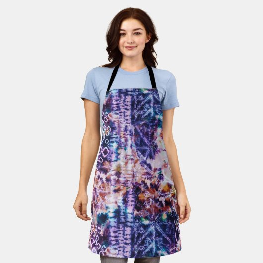 モダン抽象芸術水彩青赤白絞り染め エプロン (着用した状態)