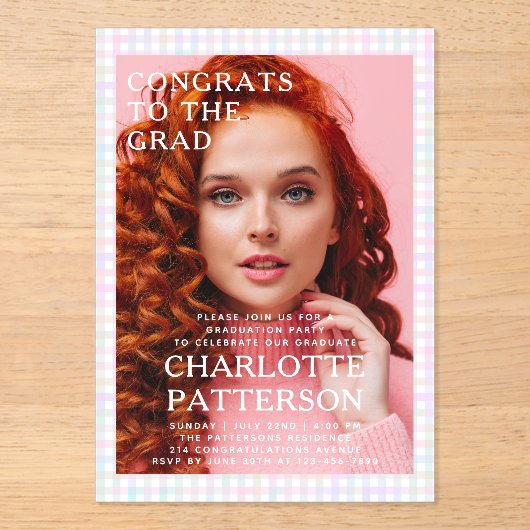 モダン数々のカラーのジンガム写真卒業パーティー アクリル招待状 (正面)