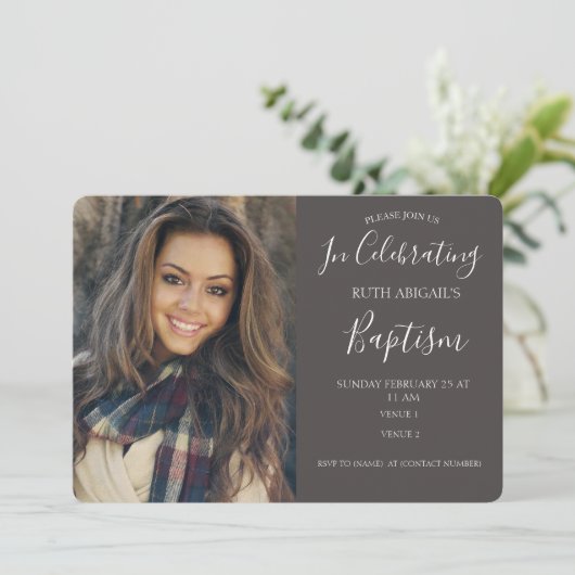 モダン木炭グレー成人バプテスマ写真 招待状 (スタンド正面)