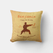 モダン武術アーツアーツ空手キッズハッピー8誕生日 クッション (正面)