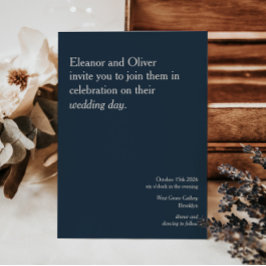 モダン深いネイビーブルータイポグラフィスタイリッシュ結婚ズ 招待状