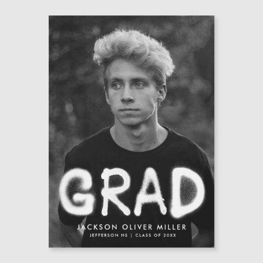 モダン白スプレー絵を描写真卒業 マグネット招待状 (正面)