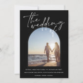 モダン白黒アーチイニシャル結婚写真 招待状 (正面)