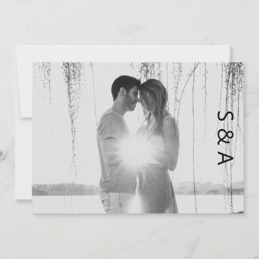 モダン白黒カップルのアンパサンド結婚写真 招待状 (裏面)
