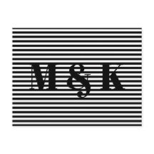 モダン白黒ストライプ対カスタムイニシャル