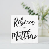 モダン白黒ブラシスクリプトの大きな名結婚前 招待状 (スタンド正面)