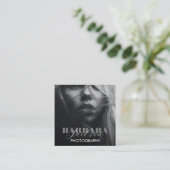 モダン白黒写真ミニマル撮影 スクエア名刺 (スタンド正面)