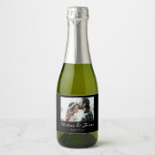 モダン白黒書道結婚写真ミニ スパークリングワインラベル (正面)