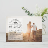 モダン素朴タイポグラフィ写真の保存日付 招待状 (スタンド正面)