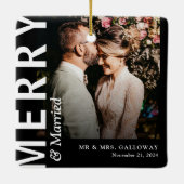 モダン結婚したメリー写真クリスマス セラミックオーナメント (裏面)