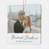 モダン結婚したChristmas Newlywed結婚の2枚の写真 セラミックオーナメント (左)
