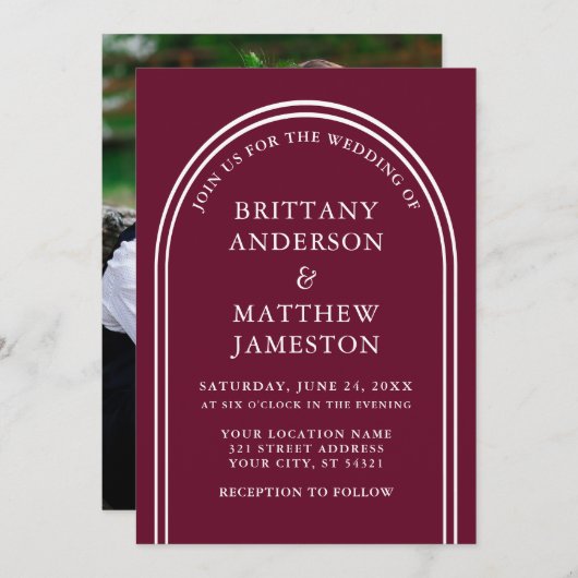 モダン結婚スタイリッシュArchのBurgundy写真 招待状 (正面/裏面)