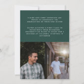 モダン緑の台本3枚のスタイリッシュ卒業 招待状 (裏面)