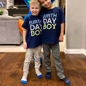 モダン誕生日ボーイブルーグリーン名年齢番号 Tシャツ