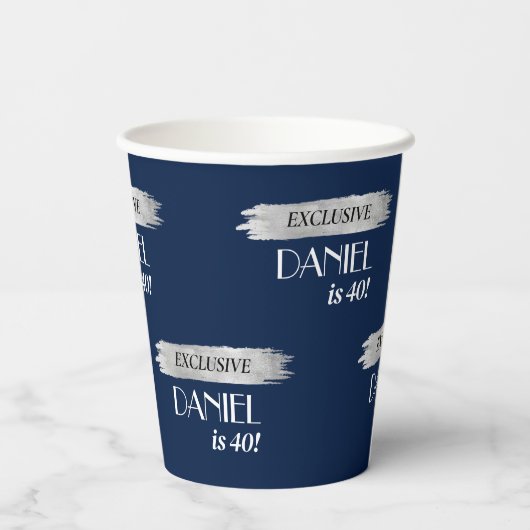 モダン誕生日マガジンカバーブルーシルバー 紙コップ (裏面)