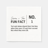 モダン誕生日結婚の白黒おもしろいファクト スタンダードカクテルナプキン (正面)