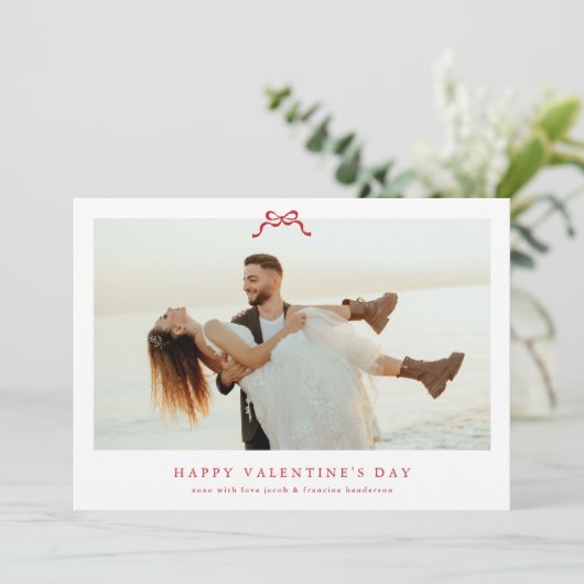 モダン赤いハートボウハッピーバレンタインデー写真 シーズンカード (スタンド正面)