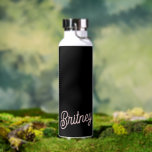 モダン赤面ほこりっぽいピンクのモノグラムと名前 ウォーターボトル<br><div class="desc">赤面モダンダスティピンクのモノグラムと名水ボトルはシックで実用的な水和アクセサリーである。赤面のほこりっぽいピンク色を使用し、このウォーターボトルはモノグラムパーソナライズされたと名前を付け、あなただけのユニークな作ることができる。自宅や職場、外出先など一日中水和を保ち、日々の生活に優雅なtouchを加えるのに最適。</div>