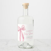 モダン赤面エレガントピンクリボン赤ちゃんシャワー リキュールボトルラベル (正面)