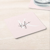 モダン赤面バラパーソナライズされたモノグラム名 – スクエアペーパーコースター (アングル)